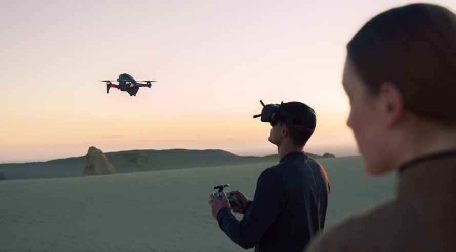 Vezmite na lietanie s dronom DJI FPV Combo niekoho so sebou