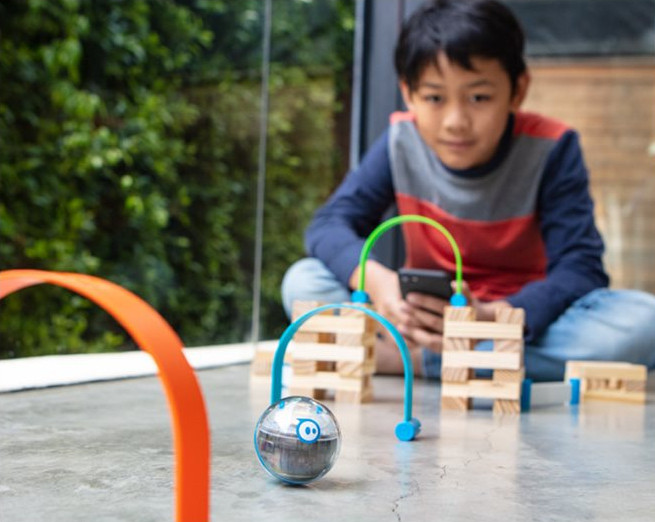 Predstavenie robotickej hračky Sphero Mini Clear Activity Kit