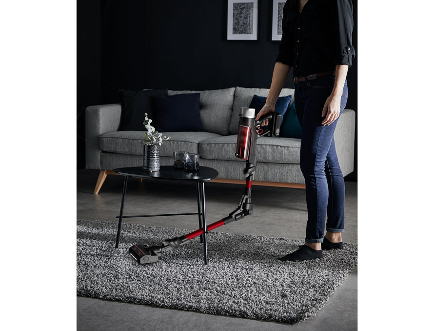 Pracuje ľahko aj pod nízkym nábytkom