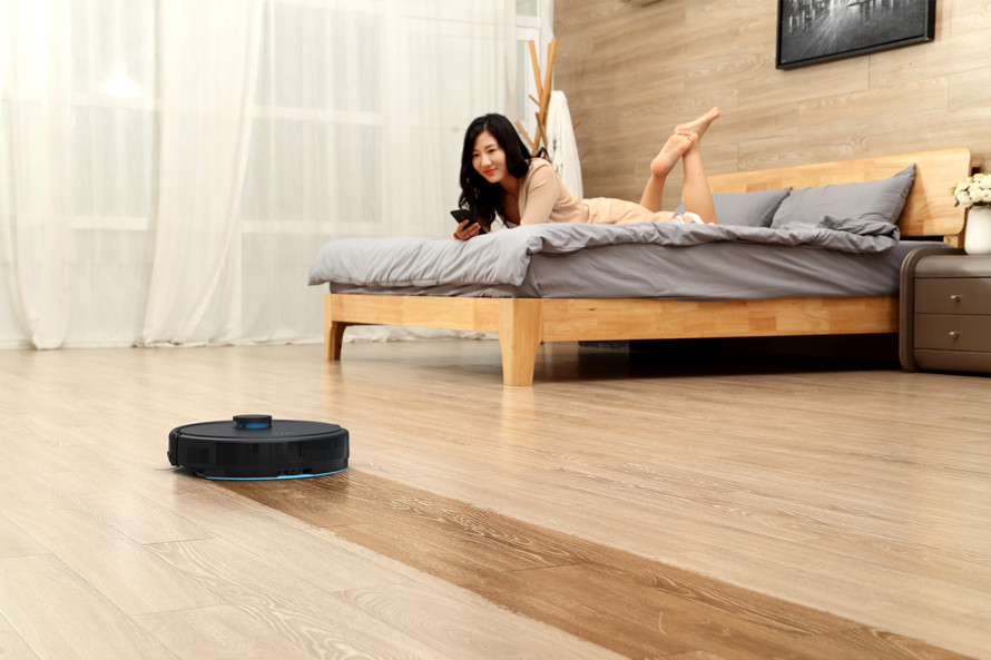 Vysávam a periem zároveň