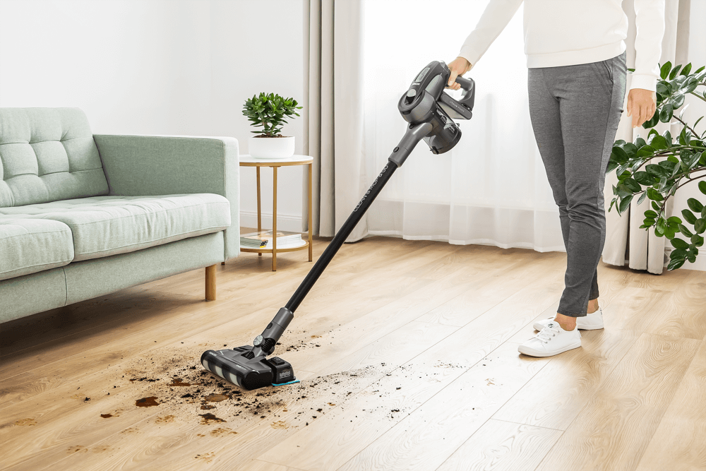 Predstavenie tyčového vysávača SVC 0725BK 4 v 1